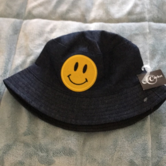 ❤️NEW!!!❤️ Emoji bucket hat. - Picture 8 of 8